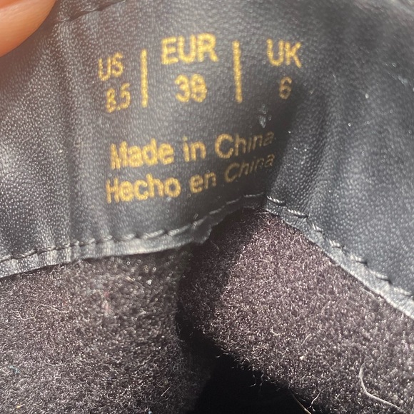 Boots - Picture 4 of 4